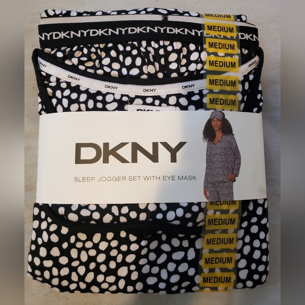DKNY Jogger Set Pajama With Eye Mask - Picture 3 of 8